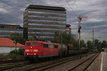 151 085-8 mit einem gemischten G�terzug in D�sseldorf-Rath am 26.08.2011