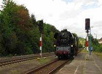 SEM 65 1049-9 beim umsetzen im Bf Freyburg. Sie brachte den Leerzug vom Winzerfestsonderzug aus Chemnitz nach der Abstellung in Naumburg (S) Hbf zur�ck in die Weinstadt; 10.09.2011