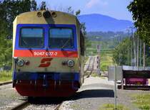 5047 027-7 am 17.07.2011 in Neckenmarkt Horitschon wartet auf seine Abfahrt nach Wr. Neustadt. Die hinten zu sehende Strecke ist nur f�r Draisinen vorgesehen.