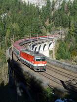 Am 20.10.09 um 14:34 Uhr kam eine 1144 mit einem IC nach Graz �ber den Semmering an der Kalten-Rinne.