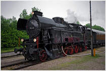 Wasser überall. Der Abschluß der Fotoveranstaltung wurde kräftig verregnet. Hier die 78.618 am 12.Mai 2011 in Ottnang-Wolfsegg beim Wasserfassen.