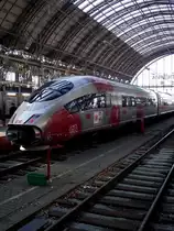 ICE 3 (BR 403) mit Fu�ball Werbung am 15.10.11 in Frankfurt am Main Hbf 