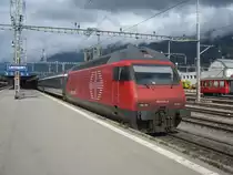 Re 460 066 mit IR 1771 bei Ausfahrt in Landquart, 20.10.2011.