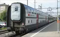 Ein IC 2000 Wagen als �berfuhr am Ersatz IC 722 bei Ausfahrt in Gossau. Vorne ist der EW I/II Dispo Pendel von Z�rich, 21.10.2011.