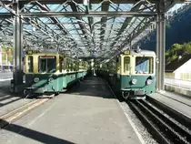 WAB - Im WAB Bahnhof Lauterbrunen 2 Z�ge am Warten auf Fahrg�ste am 16.09.2011