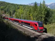 Am 18.10. 2011 fuhr der erste planm��ige Railjet �ber die S�dbahn.
Der von der 1116 241 geschobene Triebzug mit Steurwagen 80-90.741  Spirit of Graz  �bernahm die Leistung des 559 von Wien nach Graz, und wurde von mir zwischen K�b und Eichberg fotografiert.