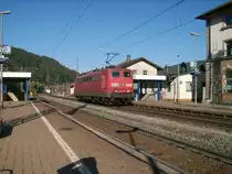 151 146-0 durchf�hrt am 22.10.2011 den Bahnhof Ludwigsstadt auf der Frankenwaldbahn.