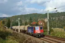 421 396-3 bef�rdert am 21.10.'11 einen Kesselwagenzug durchs Elbtal bei Strand Richtung Bad Schandau