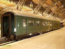 Seit kurzem ist ein LOWA-Mitteleinstiegswagen der Gattung Bgh im Leipziger Hauptbahnhof untergestellt. Er geh�rt dem Verein S�chsischer Eisenbahnfreunde (VSE) und wird regelm��ig in Sonderz�gen eingesetzt.