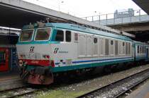 Trenitalia-Lok E.633.061 mit Regionalzug in Milano Porta Garibaldi am 18.04.2010