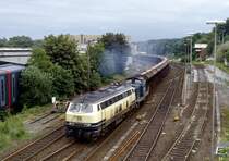218 150 und 212 320 am 14.07.1987 bei der Ausfahrt aus Menden (Sauerland)