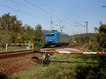 Die 185 523 am 17.10.2011 unterwegs bei Saaleck. 