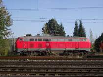 218 139-4 rangiert am 21. Oktober 2011 von der Frankenwaldbahn auf das Rodachtalbahngleis in Kronach.