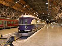 Direkt neben dem historischen LOWA-Wagen befindet sich ein �u�erlich sehr gut erhaltenes Exemplar des Fliegenden Hamburger. Leider ist dieses Fahrzeug nicht mehr lauff�hig und ist somit vorerst st�ndiger Gast im Leipziger Hauptbahnhof.