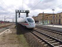 ICE1618 von M�nchen Hbf.nach Hamburg-Altona bei der Durchfahrt im Bahnhof Wittenberge.Aufgenommen am 11.04.06