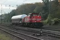DE 83 der HGK mit einem Kesselwagen am 27.10.2011 bei K�ln Eifeltor unterwegs.
