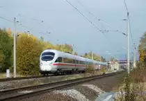 Mit 20 min. Versp�tung f�hrt der ICE 1607 nach M�nchen Hbf am 28.Oktober 2011 durch den Bahnhof Stockheim(Oberfr) Richtung Kronach.