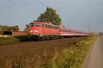 110 438-9 mit D 2650 M�nster (Westf) - Wiesbaden, hier am Morgen des 28.10.2011 zwischen Mersch (Westf) und Bockum - H�vel.