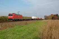 185 006-4 ist hier mit einem gemischten G�terzug zwischen Mersch (Westf) und Bockum - H�vel unterwegs, 28.10.2011.