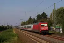101 001-6 mit einem InterCity bei der Durchfahrt durch D�sseldorf-Angermuns am 25.09.2011