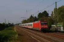 101 145-1 mit einem InterCity bei der Durchfahrt durch D�sseldorf-Angermuns am 25.09.2011