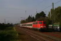 110 457-9 mit einem Sonderzug bei der Durchfahrt durch D�sseldorf-Angermuns am 25.09.2011