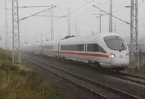 411 059-9 als ICE 1611 Warnem�nde-M�nchen bei der Ausfahrt im Rostocker Hbf.29.10.2011