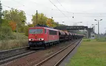 155 081 zog am 25.10.11 einen Schwenkdachwagenzug durch Schkopau Richtung Wei�enfels.