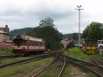 854 215-1 auf Bahnhof Trutnov Hlavn� N�dra�� am 1-8-2011.