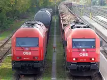 2016 071 und 2016 072(GAG59035) und ein H�hnchen nutzen die Gleisanlagen am Rieder Bahnhof;111028