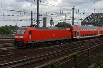 146 003-4 schiebt den RE 1, er hat am 07.08.2011 den K�lner Hauptbahnhof verlassen und f�hrt in Richtung Paderborn.