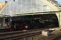 Hier 52 8177-9 mit DPN92641 von Berlin Ostbahnhof nach Berlin Ostbahnhof, dieser Zug stand am 29.10.2011 in Berlin Ostbahnhof.