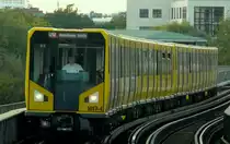 HK auf der Linie U12 vor der einfahrt in Bahnhof Hallisches Tor am 13.10.2011 .
Der U12 ist ein zusammenfugen der Linie U1 und U2 baustellenbedingt zwischen Ruhleben und Warschauerstrasse.