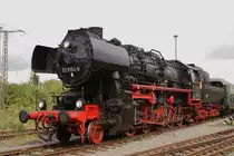Lokportrait von 52 8154 am 08.10.2011, aufgenommen beim Eisenbahnfest im Bahnmuseum Bw Weimar. Bemerkenswert der kleine  Lokf�hrer  am Fenster der Maschine.
