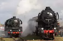 03 1010 macht auf ihrer Pr�sentationsfahrt im Bahnmuseum Bw Weimar, anl��lich des am 08.10.2011 stattfindenden Eisenbahnfestes, kr�ftig Dampf! Rechts im Bild steht 52 8154 mit dem Meininger Sonderzug.