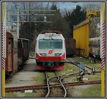 Das modernste Triebfahrzug der Mariazellerbahn - 4090 001 abgestellt am 1.4.2006 in St. P�lten-Alpenbahnhof.