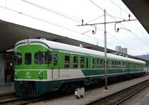 711-002/001 am 10.04.2006 in Ljubljana Hauptbahnhof. Dieser Wagen hat kein Gep�ckabteil.
