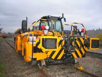 12.04.06 Zweiwege-Rangierfahrzeug Rotrac RB18 Kieswerk H�ntwangen (CH)