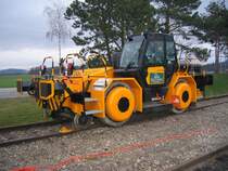 12.04.06 Zweiwege-Rangierfahrzeug Rotrac RB18 Kieswerk H�ntwangen (CH)