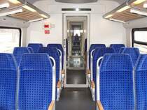 Inneneinrichtung 7123 003 2.Klasse, die Auslastung des Zuges war nicht gerade gro�, ich habe die Aufnahme 10 Minuten vor der Abfahrt gemacht.