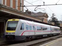 7123 004/003 am 09.04.2006 in Rijeka, beide Wagen haben unterschiedliche Nummern. Die Neigetechnik war auf der Fahrt von Rijeka nach Moravice abschaltet, die Strecke wird zur Zeit teilweise saniert, einen Tag sp�ter war Schienenersatzverkehr.