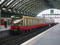 BR 481 auf der Linie der S 3 steht am Berliner Ostbahnhof zur Abfahrt nach Erkner bereit. 13.M�rz 2005