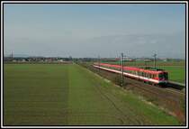 Wegen Gleisbauarbeiten zwischen Atzgersdorf und Hetzendorf in den Osterferien 2006 wurden alle IC's/EC's zwischen Wiener Neustadt und Wien Meidling �ber die Pottendorfer Linie (Ebenfurth - Potendorf -Ebreichsdorf - Achau-Wien-Inzersdorf)umgeleitet. Am Foto vom 15.4.2006 zu sehen: 4010 001 als IC 550  Wiener Volkshochschulen  (von Graz nach Wien)zwischen Ebenfurth und Pottendorf. Im Hintergrund ist die Stadt Ebenfurth zu sehen.