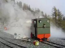 Dampflok Jung Nr. 1693 (1911), Spur 60cm,  Liseli . Einsatz auf der Panoramabahn  Parc d'Attractions du Chatelard (VS) . Morgendliches Anheizen f�r Fahrten anl�sslich des  16. Int. Feldbahntreffen , im Bahnhof  Les Montuires  auf 1'800 m�M. 20.10.2007