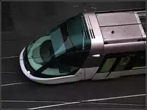 Draufsicht - 

Auch spontan etwas mitgezogen, ähnlich wie Eric bei seiner 103-Aufnahme. Blick aus unserem Straßburger Hotelzimmer auf die Straßenbahn. Die Weichenüberfahrt war akustisch deutlich wahrnehmbar, auch konnte man da die beiden unterschiedlichen Tramtypen unterscheiden, da unterschiedliche Fahrwerke verwandt werden. 

29.10.2011 (M)