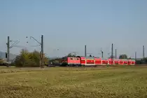 111 171 mit RE 4788 N�rnberg-Bamberg-W�rzburg am 23.10.2011 in Eggolsheim.