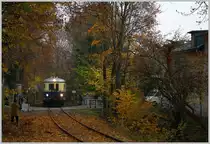 Anl�sslich des Perchtoldsdorfer H�tereinzuges veranstaltete der Verein Pro Kaltenleutgebner Bahn Sonderfahrten mit dem 5042 14 auf der sch�nen, 6,7 km langen Strecke zwischen Wien/Liesing und Waldm�hle. Waldeinblick Rodaun, 06.11.11