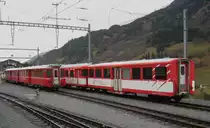Abgestellte Reisezugwagen der RhB und der MGB in Disentis. V. l. n. r; RhB Fliegender Rh�tier B 2302+2303, im Hintergrund ein B MGB, ein ABt MGB und ein AB Mitteleinstieg 2163.
Die RhB Wagen dienen zur Verst�rkung der regul�ren Z�gen, die MGB Wagen dienen als Reserve Komposition f�r den Teilabschnitt Disentis-Oberalppass (wegen Bauarbeiten ist diese Strecke unterbrochen, es sind 2 Pendel im Einsatz, bei Ausfall eines Pendels wird mit einer, ebenfalls in Disentis abgestellten, Lok ein Ersatzzug zusammengestellt), 08.11.2011.