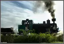 Lok 5  Petka  der Industrie-Museumsbahn Mladejov beim Dampfkochen in der Steigung nach Mladejov am 11.9.2011