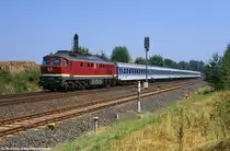 Am herrlichen 12. September 1993 rollt 232 182-6 mit IR 2603 nach M�nchen in K�rze in Wiesau ein.